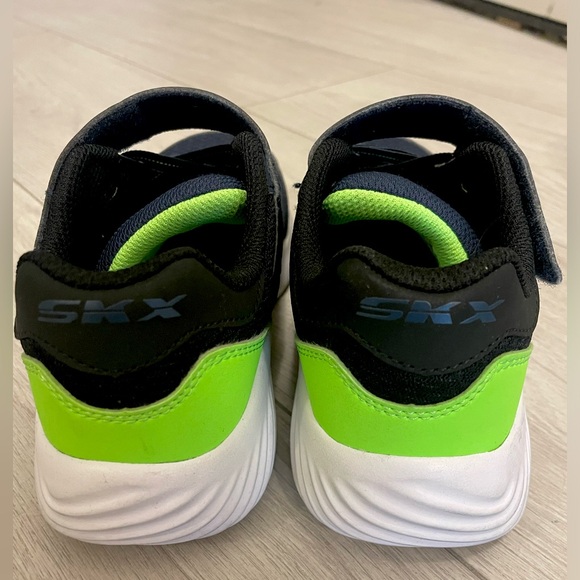 Sketchers size 1 for kid. Navy blue & lime green! - Picture 5 of 5